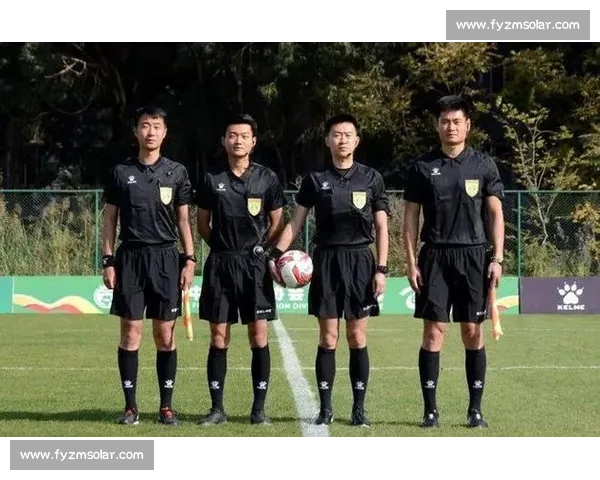 苏超铁哨柔情：高颜值裁判陆爽的微笑执法哲学